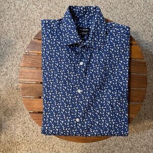 Van Heusen Men's Navy and White Patterned Shirt/Size:S